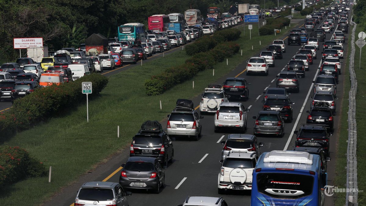 Pengamat Otomotif: Lebaran 2024 Bisa jadi Pelajaran Membangun Ekosistem Kendaraan Listrik